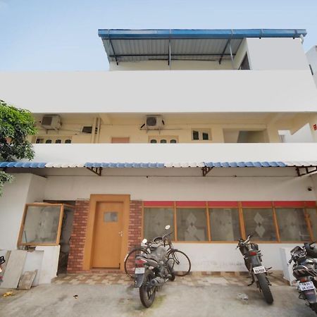 Hotel Yadvik Chennai Esterno foto