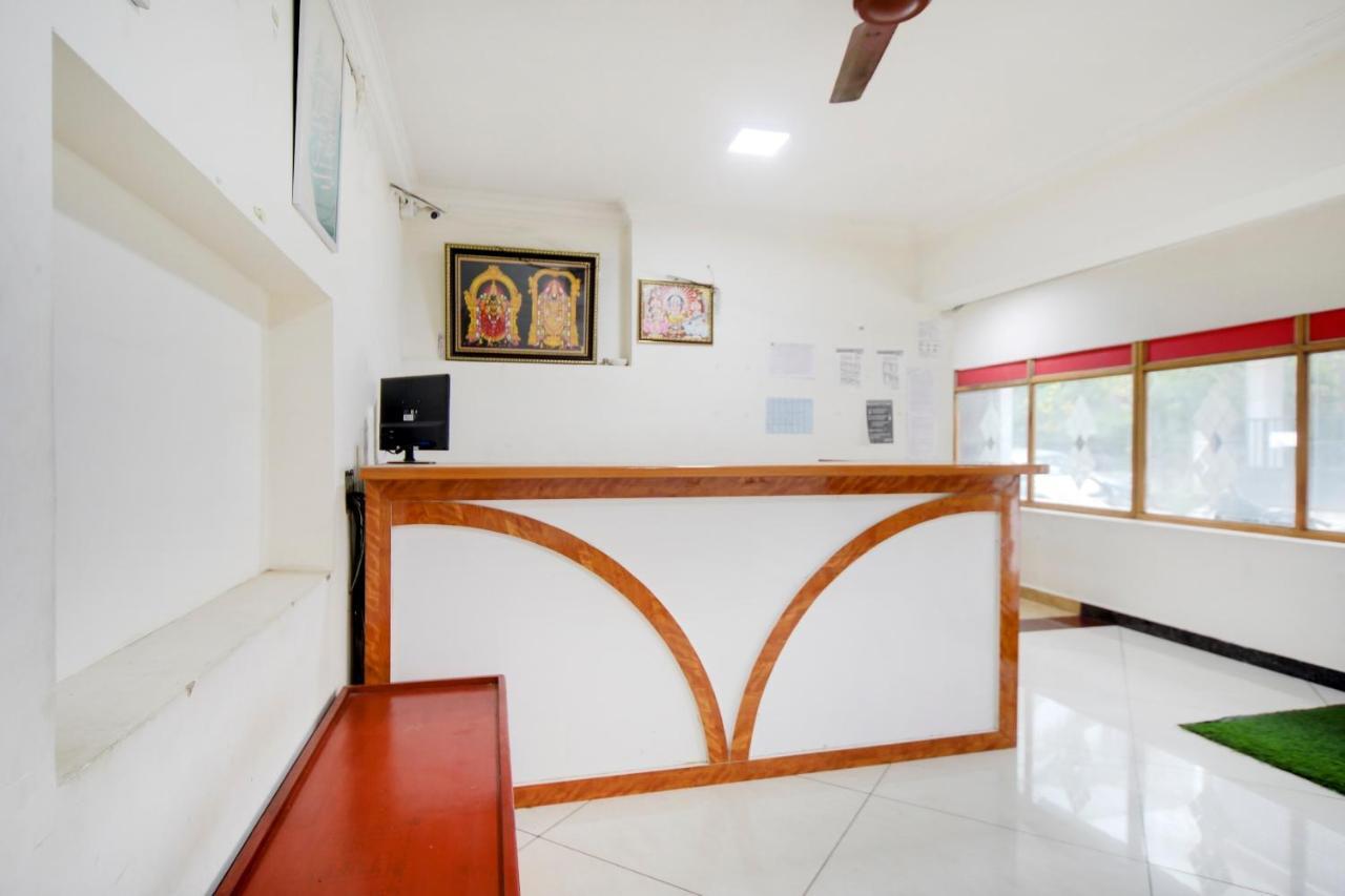 Hotel Yadvik Chennai Esterno foto